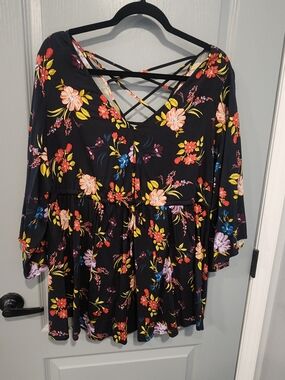 Torrid Black Floral Crisscross Peplum Women's Top
